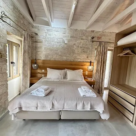 Nikolas - A Luxurious Escape With Panoramic Views *