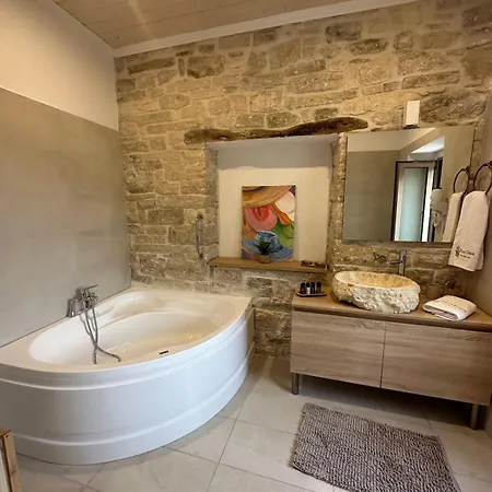 Nikolas - A Luxurious Escape With Panoramic Views *