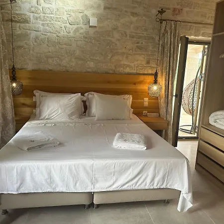 Nikolas - A Luxurious Escape With Panoramic Views Gáiosz