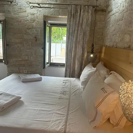 Nikolas - A Luxurious Escape With Panoramic Views *