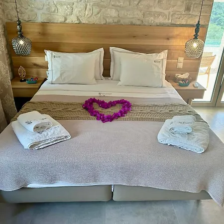 Nikolas - A Luxurious Escape With Panoramic Views