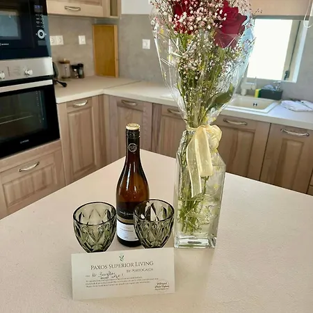 Nikolas - A Luxurious Escape With Panoramic Views *