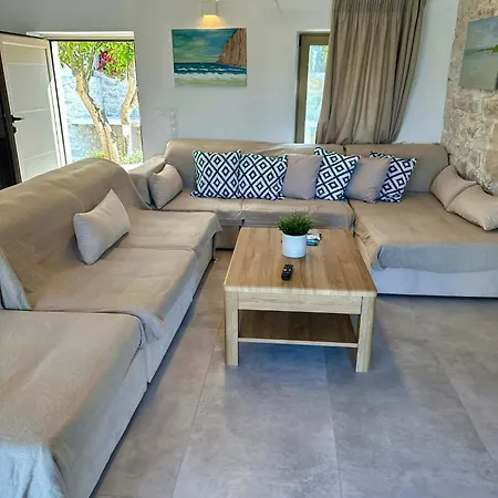 Villa Nikolas - A Luxurious Escape With Panoramic Views Gáiosz