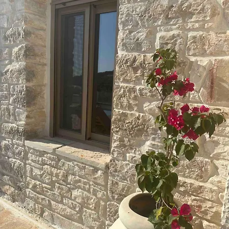Nikolas - A Luxurious Escape With Panoramic Views